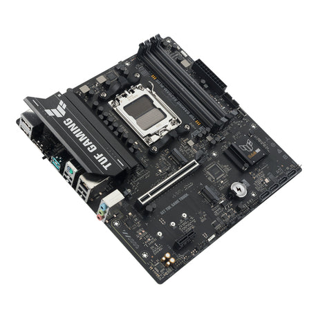 ASUS TUF Gaming A620AM-PLUS – bundkort set diagonalt ovenfra