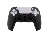 Nyko Deluxe Master Pak – tilbehørssæt til PlayStation 5 – silikonecover vist på controller