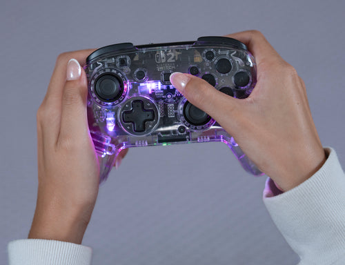 Turtle Beach Afterglow Clear Wireless – Switch-controller – Controller i hænder