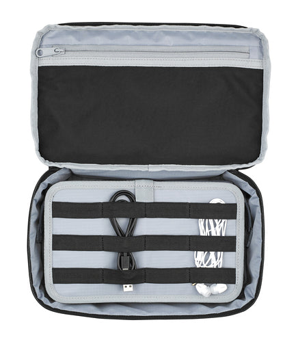 ASUS ROG Archer ErgoAir BP3800 – organizer med elastiske holdere og kabler som eksempler