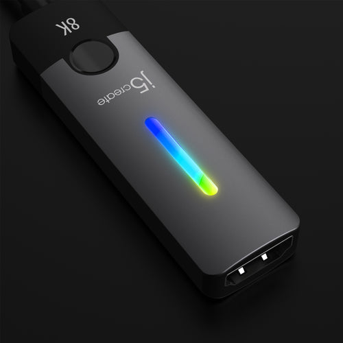 j5create USB-C til HDMI 2.1 – 8K-skærmadapter – Lys og knap i nærbillede