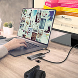 j5create – 4K/60 Hz USB-C mini-dock med 10 Gbit/s USB – Arbejdsplads som eksempel