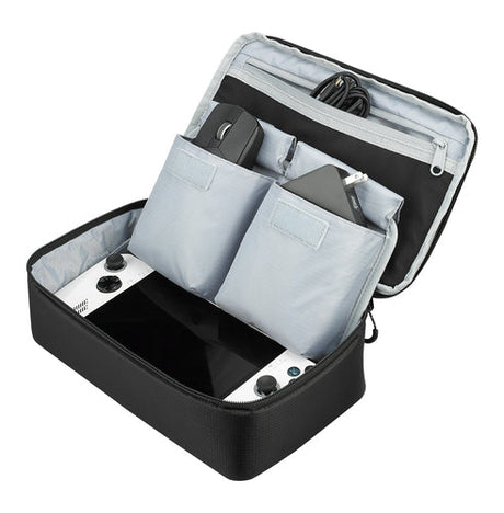 ASUS ROG Archer ErgoAir BP3800 – åben organizer med håndholdt konsol, mus og oplader som eksempler