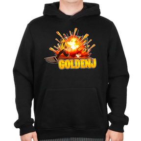 En mand iført en sort hoodie, hvor man kan se fronten, som har et GoldenJ mønster med en mand i en gul hoodie, som løber væk fra en eksplosion