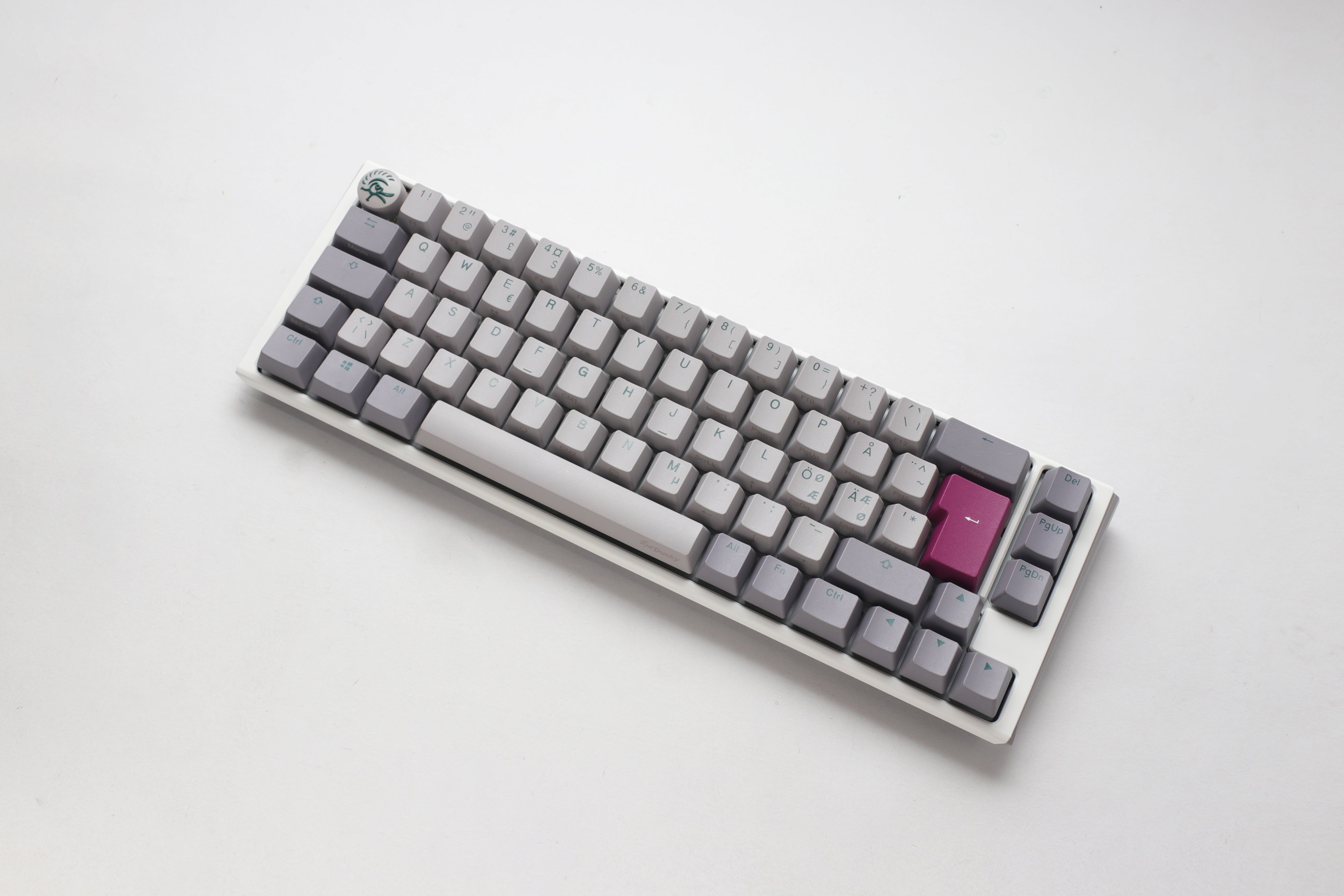 Ducky One 3 - Mist Nordic - SF 65% - Cherry Silent Red- RGB