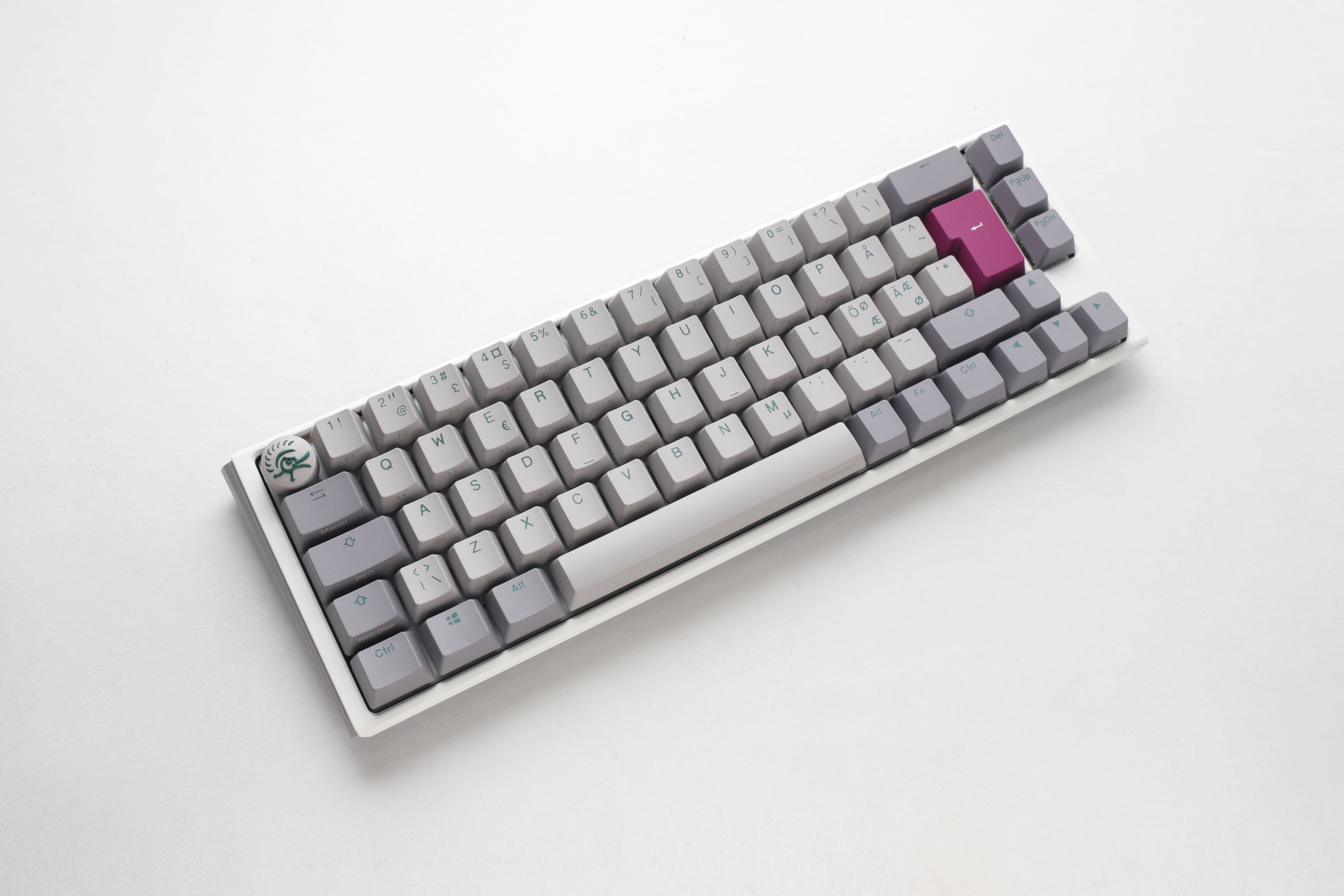 Ducky One 3 - Mist Nordic - SF 65% - Cherry Silent Red- RGB