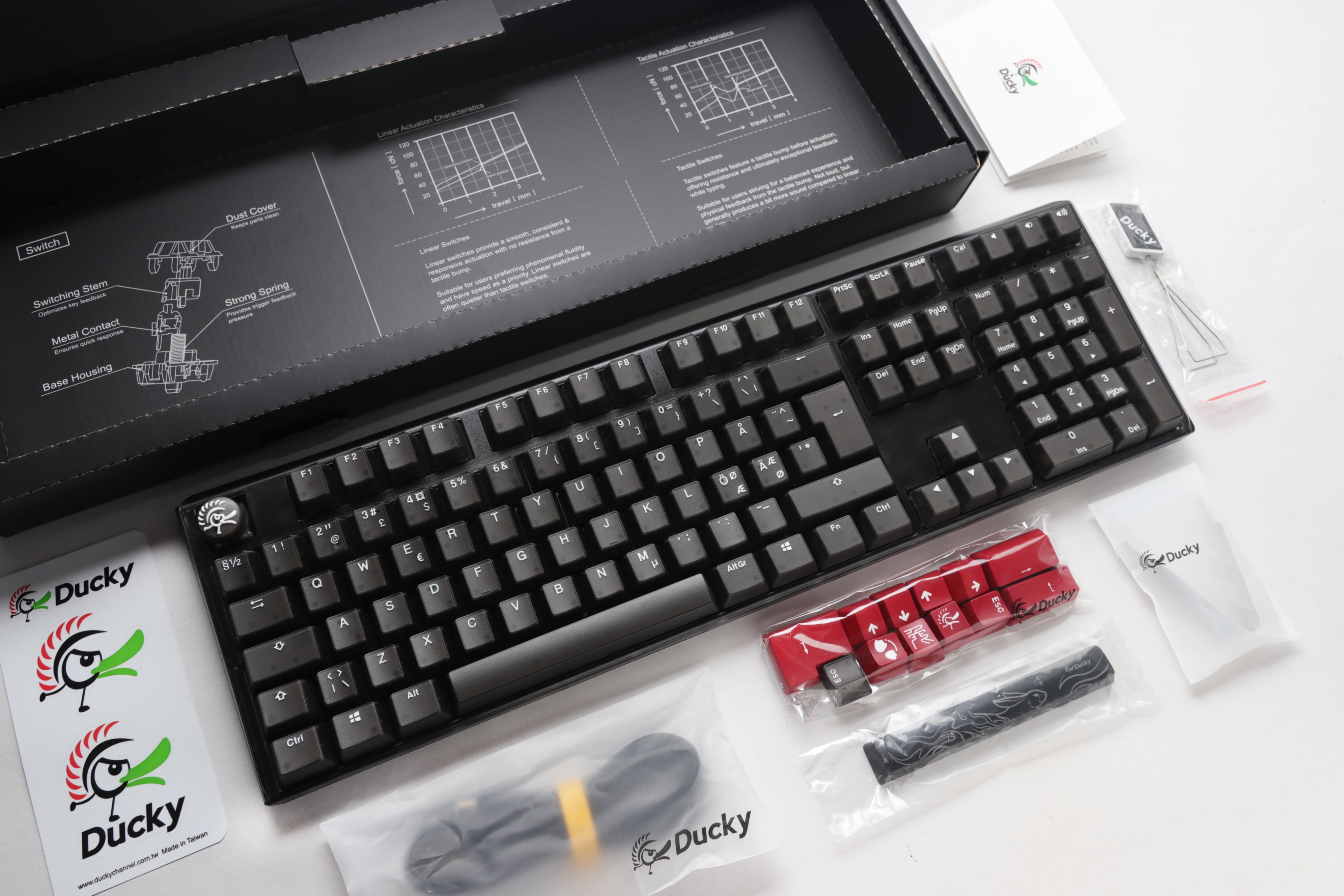 Ducky One 3 - Aura Black Nordic - TKL - Körsbärsbrun - RGB