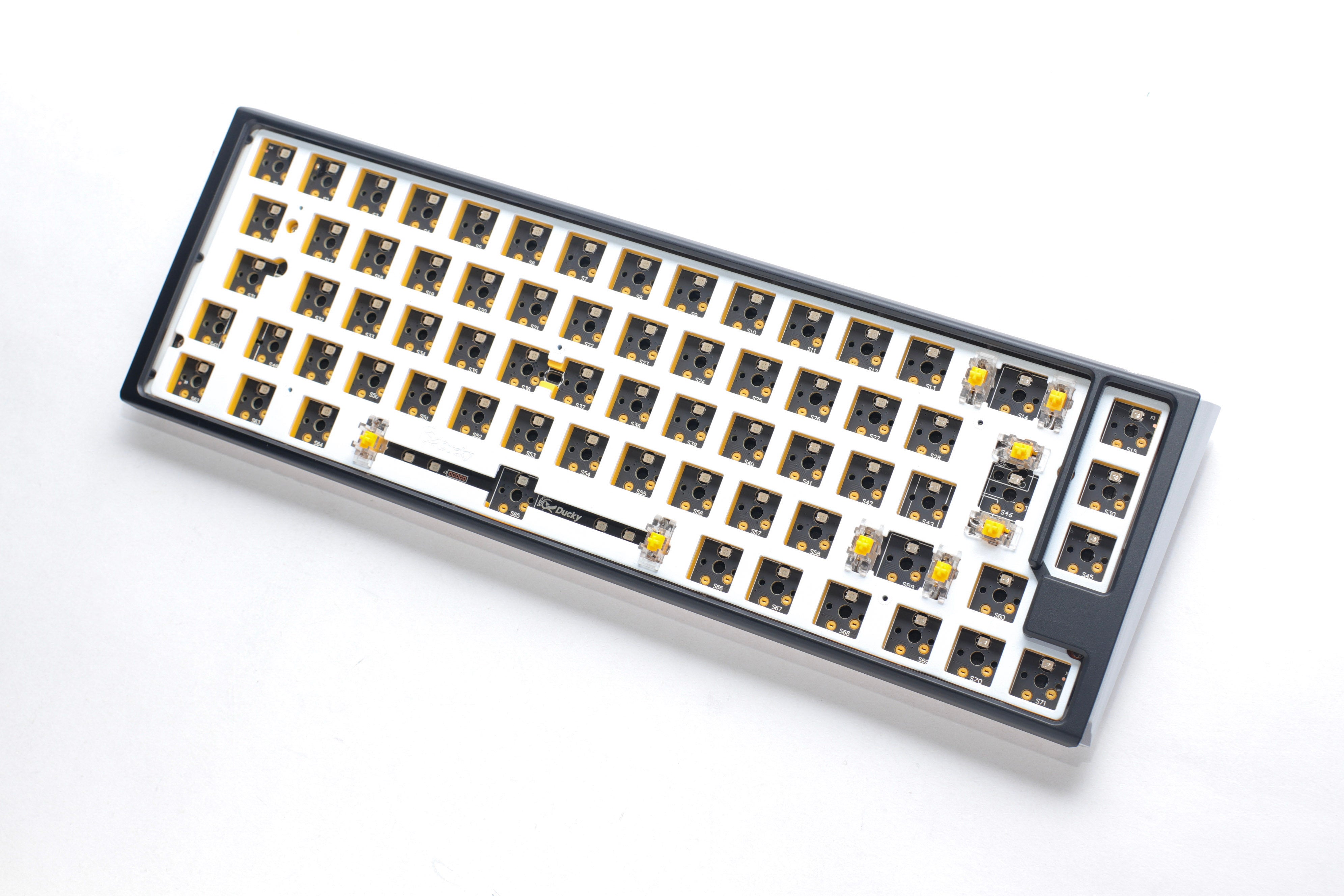Ducky One 3 - Hot Swap ISO Barebone Black - SF 65% - RGB - Utan brytare/tangentknappar