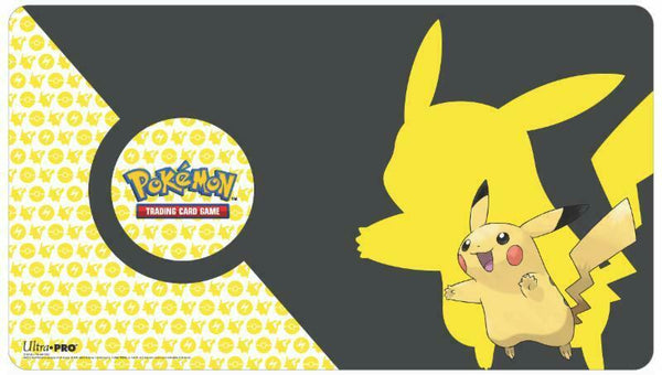 Ultra PRO Pikachu 2019 spillemåtte – 61 × 34,3 cm
