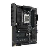 ASUS B850 MAX Gaming WiFi – bundkort og tilslutninger set skråt