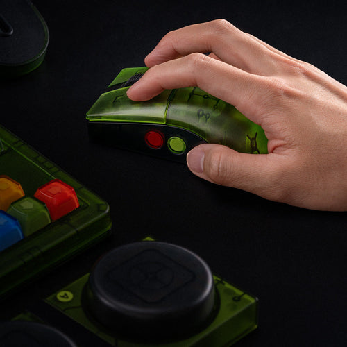 8BitDo Retro R8 Xbox Edition – trådløs PC-mus – Sideknapper i brug
