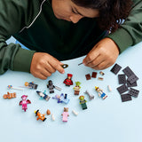 LEGO Minifigures 71053 – producentfoto med figurbygning