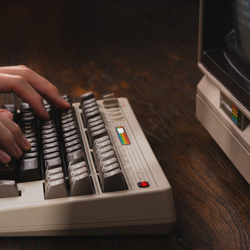 8BitDo Retro 87 Mechanical Keyboard C64 Edition ISO UK – Tastatur i brug