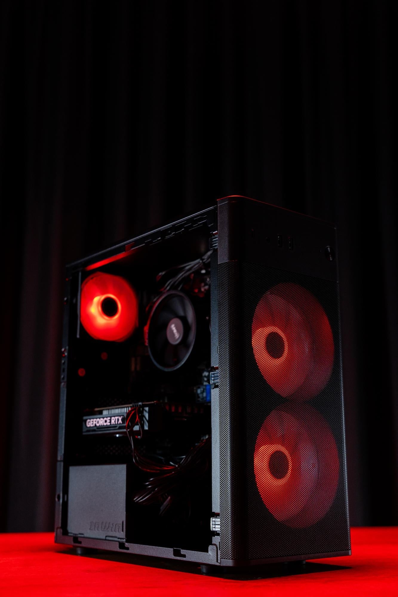 ERAZER Recon P45 MD35360 R5-5500 16 GB 1024GB NVIDIA GeForce RTX 4060 Windows 11 Home Medion