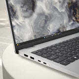 Dell Pro 16 Plus PB16250 – nærbillede af skærm og tastatur
