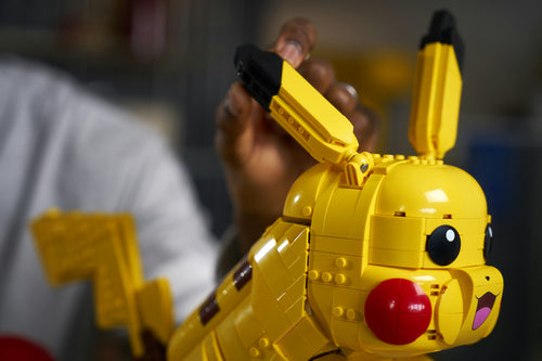 LEGO Pokémon 72152 – Pikachu og Poké Ball – nærbillede af Pikachus ansigt