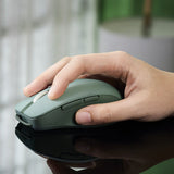 ASUS SmartO Mouse MD200 Silent Plus – illustreret i brug (vinkel 2)