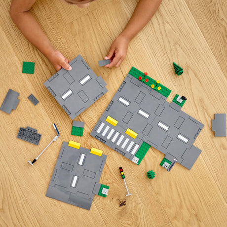 LEGO City intersection with traffic lights 60304