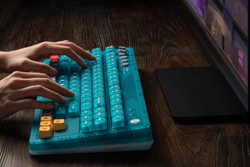 8BitDo Retro 87 Mechanical Keyboard Clear Blue – Tastatur i brug