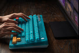 8BitDo Retro 87 Mechanical Keyboard Clear Blue – Tastatur i brug