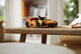 LEGO Technic 42196 – Lamborghini Huracán Tecnica – Orange – bygget Lamborghini på et træbord