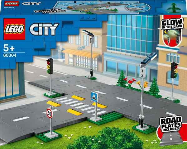 LEGO City intersection with traffic lights 60304