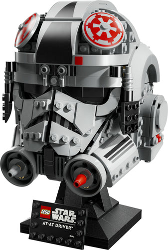LEGO Star Wars – AT-AT-pilothjelm – bygget AT-AT-pilothjelm på stand