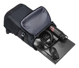 ASUS ROG Ranger BP2701 sort rygsæk åben med computer, tastatur, headset, mus og flaske, som ikke medfølger