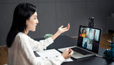 OBSBOT Tiny-webcam i brug ved videoopkald på bærbar computer